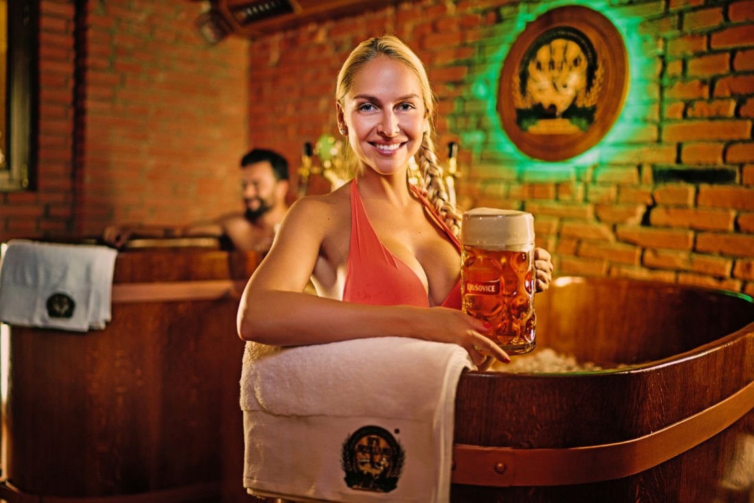 Разливное пиво девушка