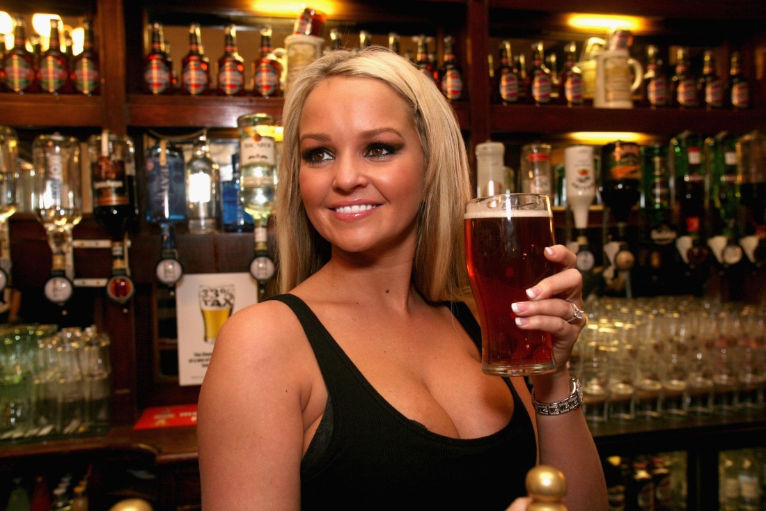 Барменша Алиса