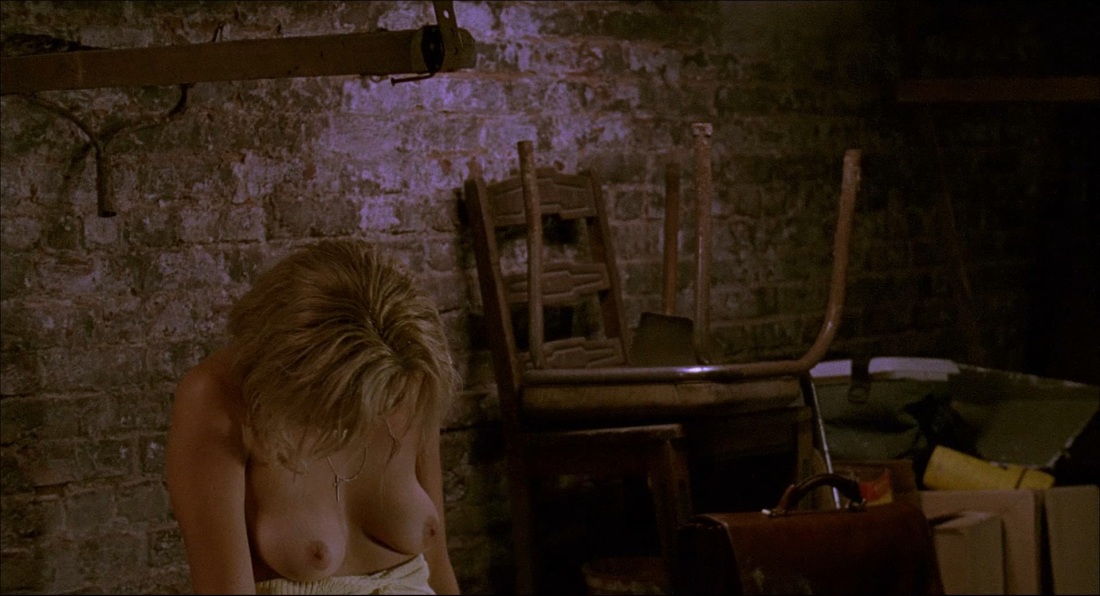 Мэгги Джилленхол nude in Deuce