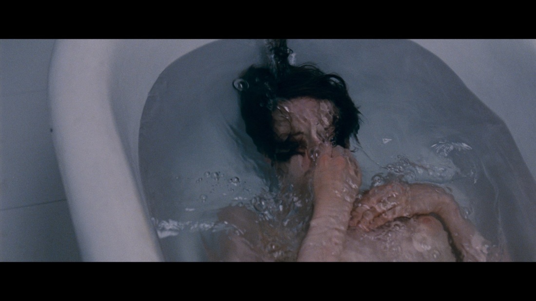 Андреа Райзборо обливион в бассейне