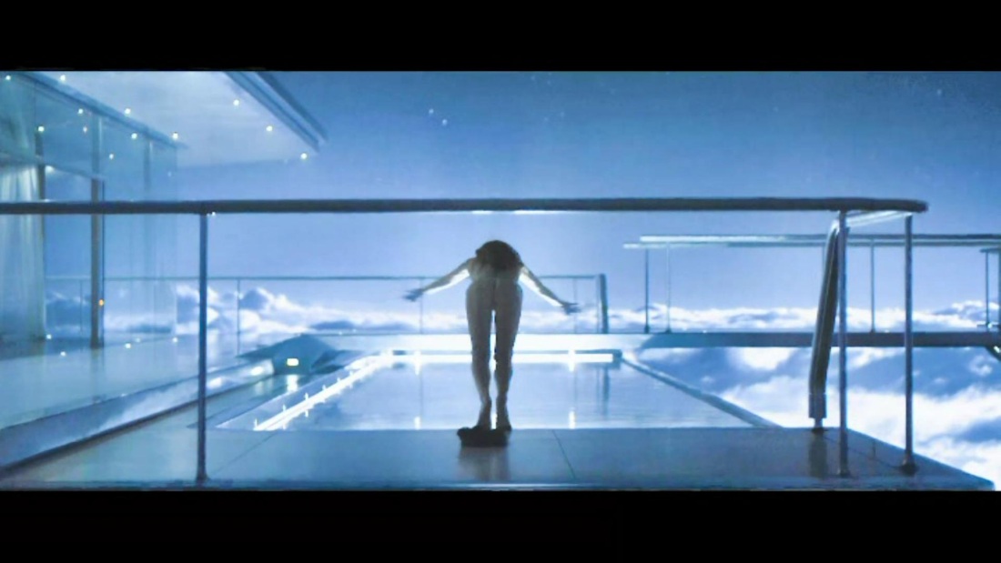 Андреа Райсборо топлесс