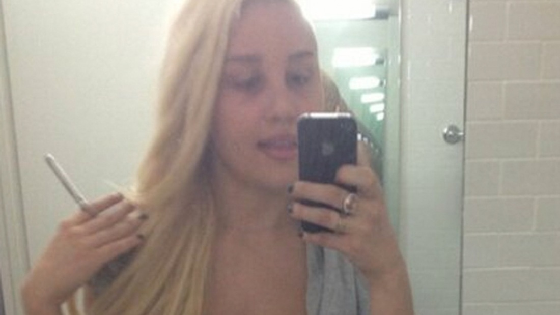 Аманда Байнс без трусов