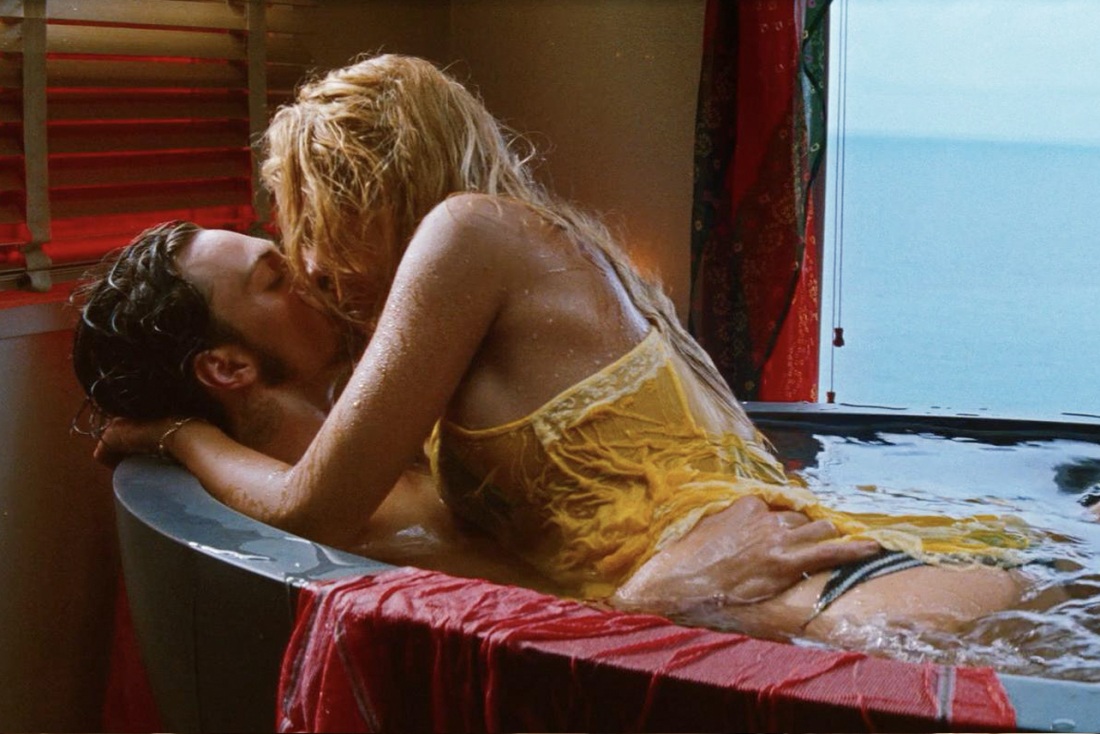 Блейк Лайвли постельные сцены ню