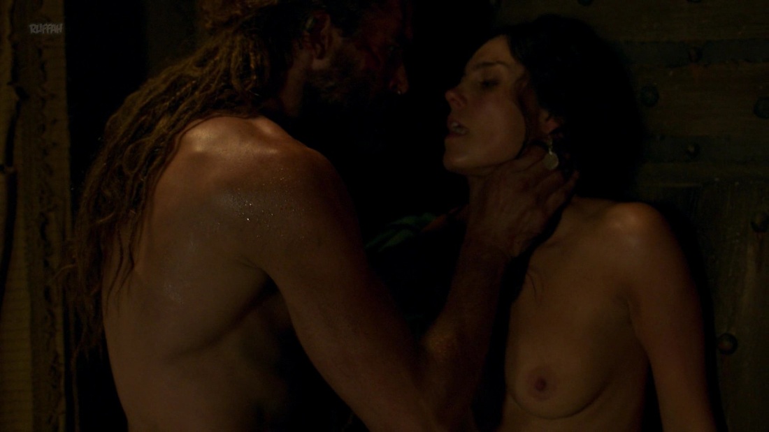 Гайте Янсен острые козырьки голая