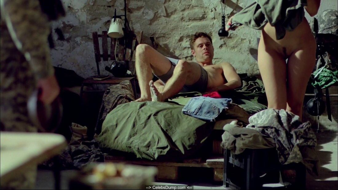 Голая Аннабелль Уоллис голая