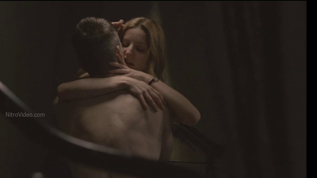 Аннабелль Уоллис голая