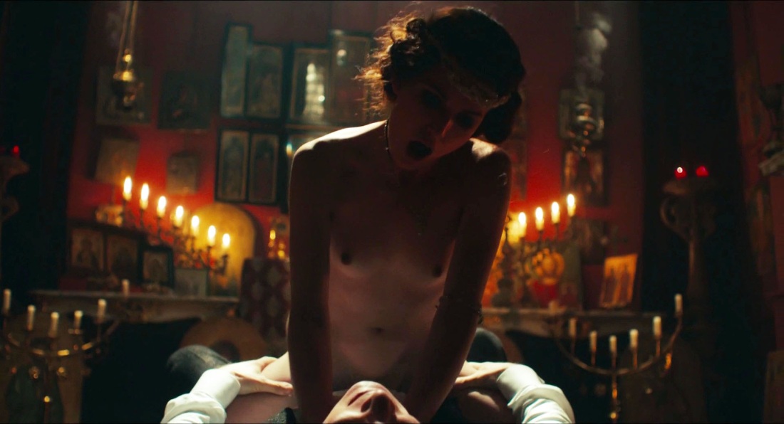 Аннабелль Уоллис голая в кино