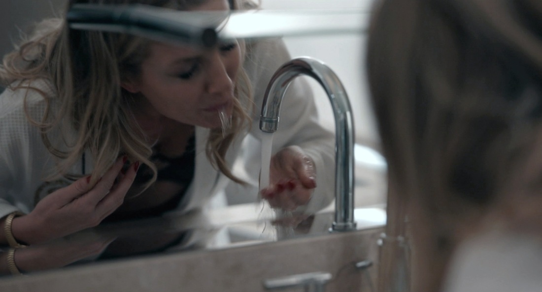 Аннабелль Уоллис постельные сцены