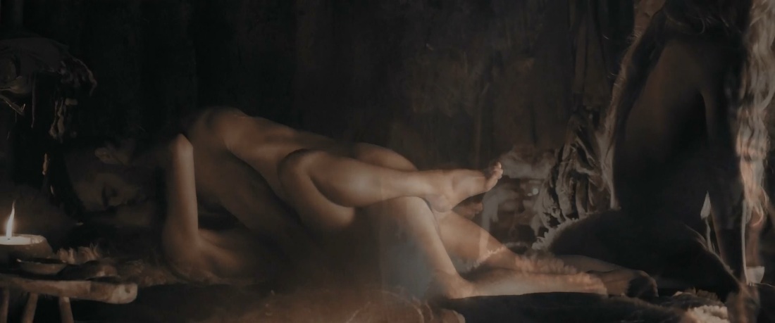 Аннабелль Уоллис голая