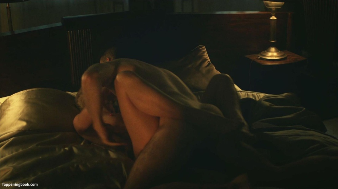 Аннабелль Уоллис эротические сцены