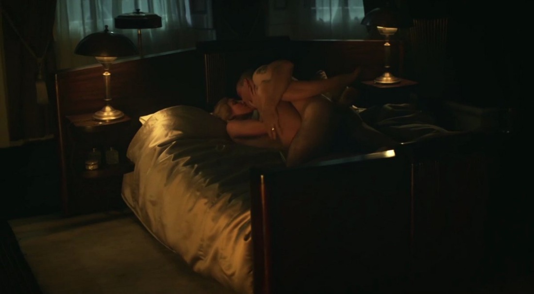 Аннабелль Уоллис постельные сцены голая