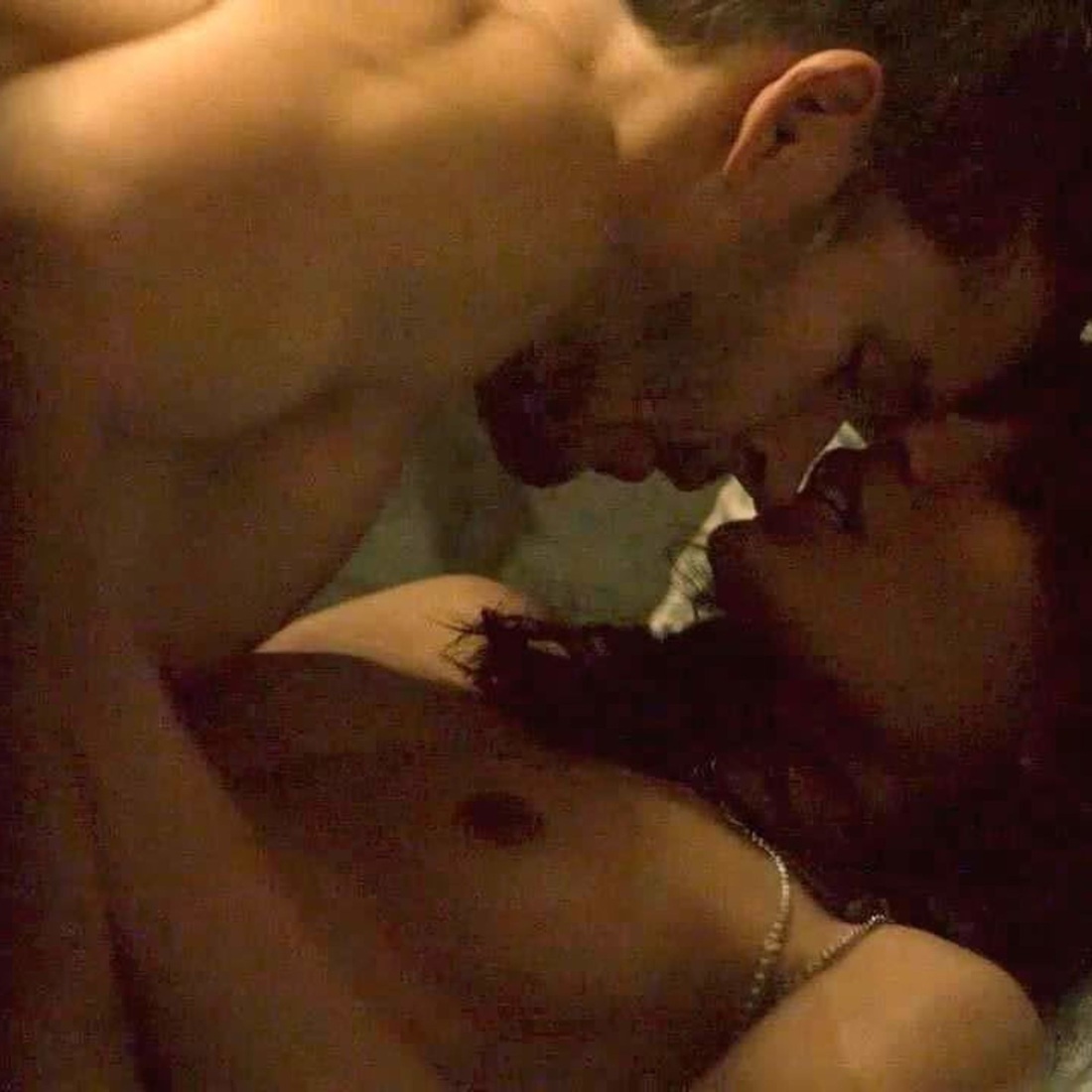 Фрида Пинто постельные сцены