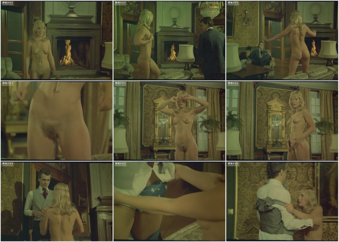 Феникс Мари расставила ноги