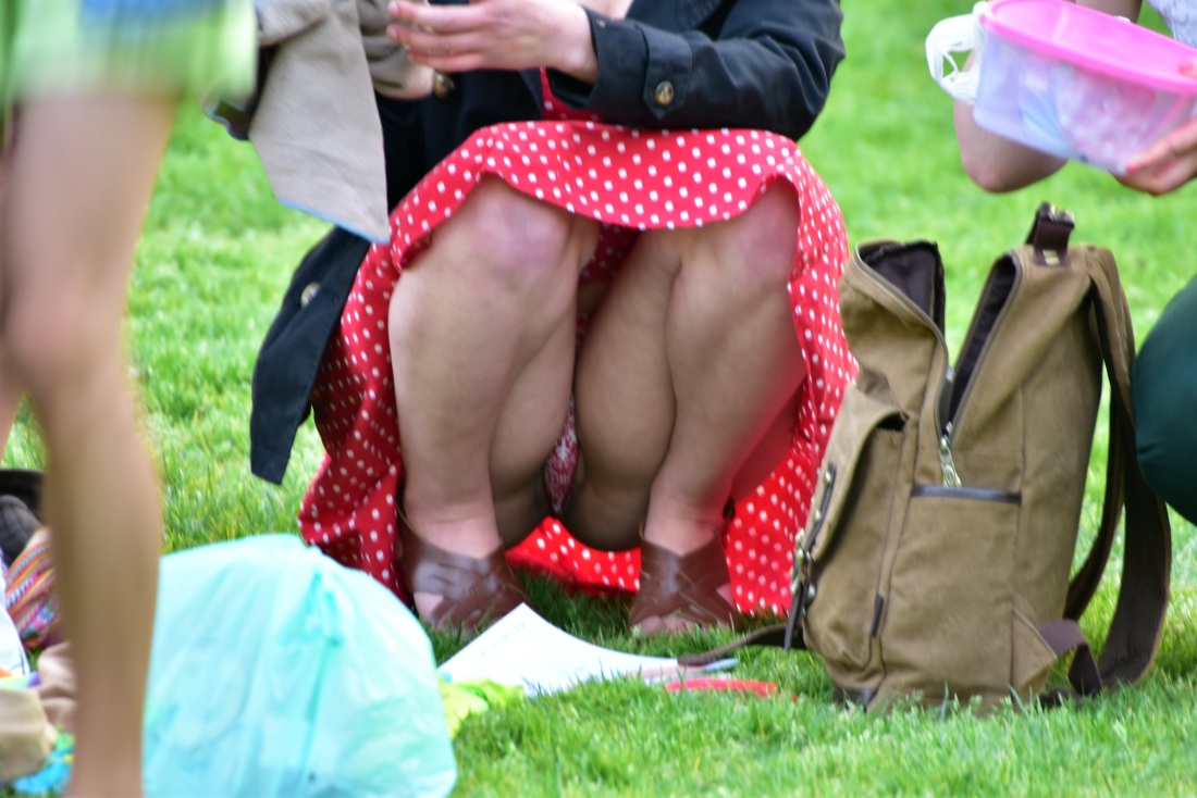 Пьяные девки без трусов