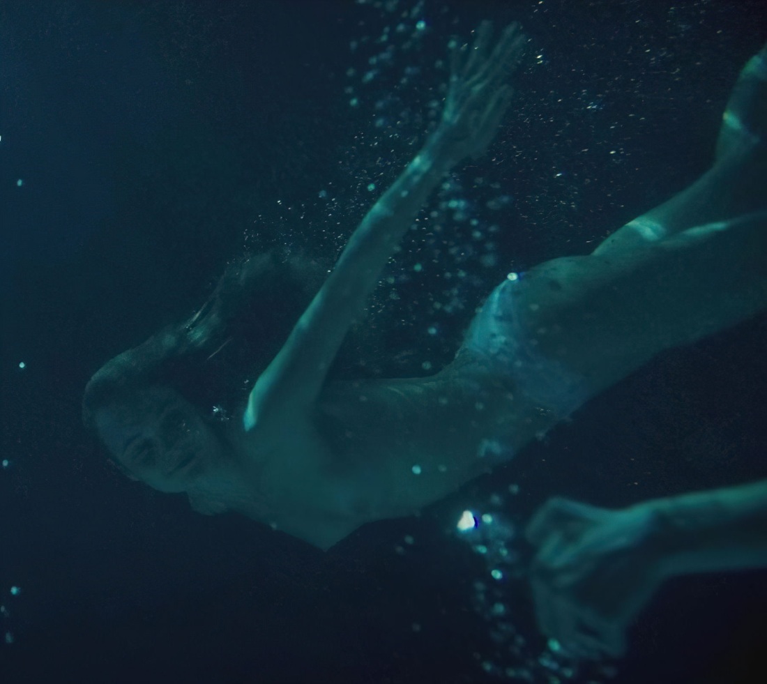 Ангелина Петрова без трусиков