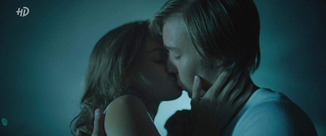 Актрисы сериала по колено фото голой Ангелины Стречиной