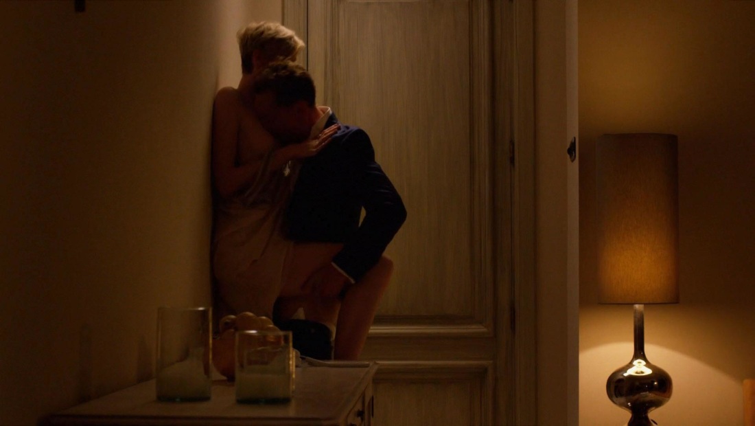 Элизабет Дебики постельные сцены