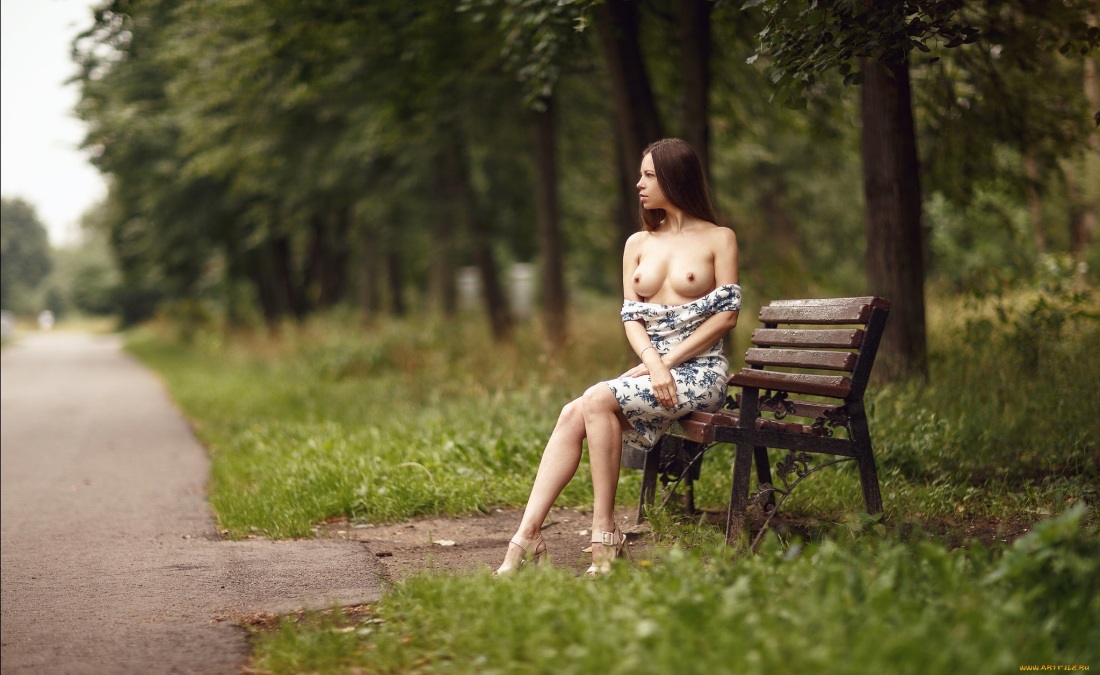 Эротическая фотосессия в парке