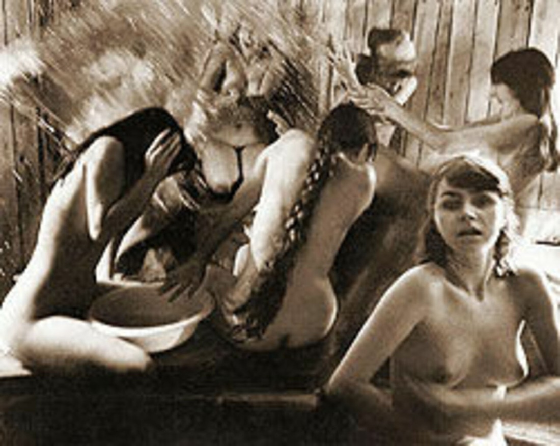 Голые старые женщины в бане