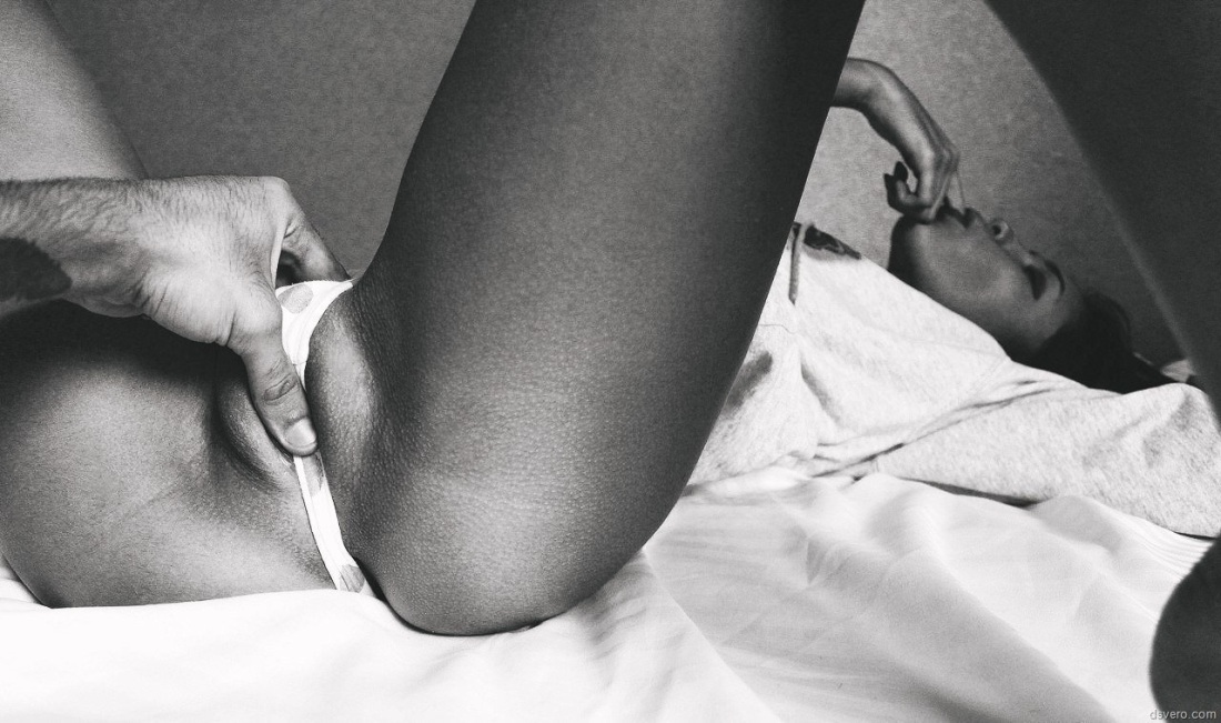 Мужские пальцы в женщине