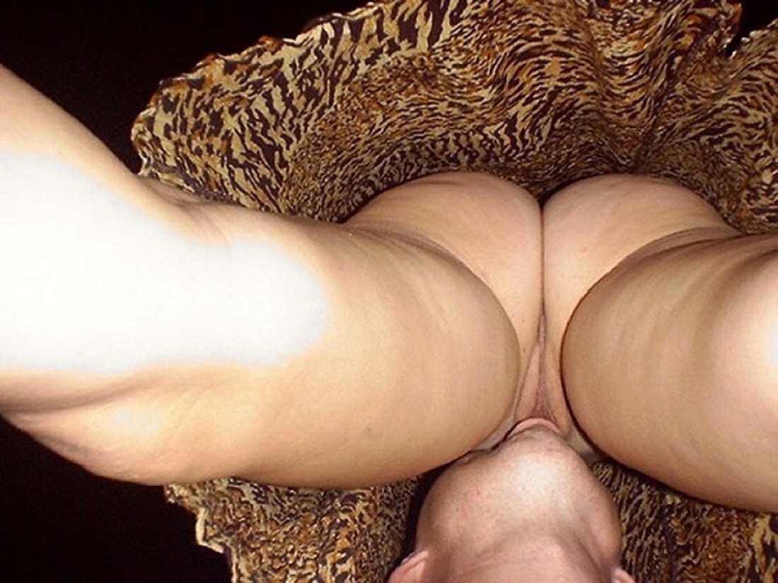 Трах с женщиной стоя вид снизу