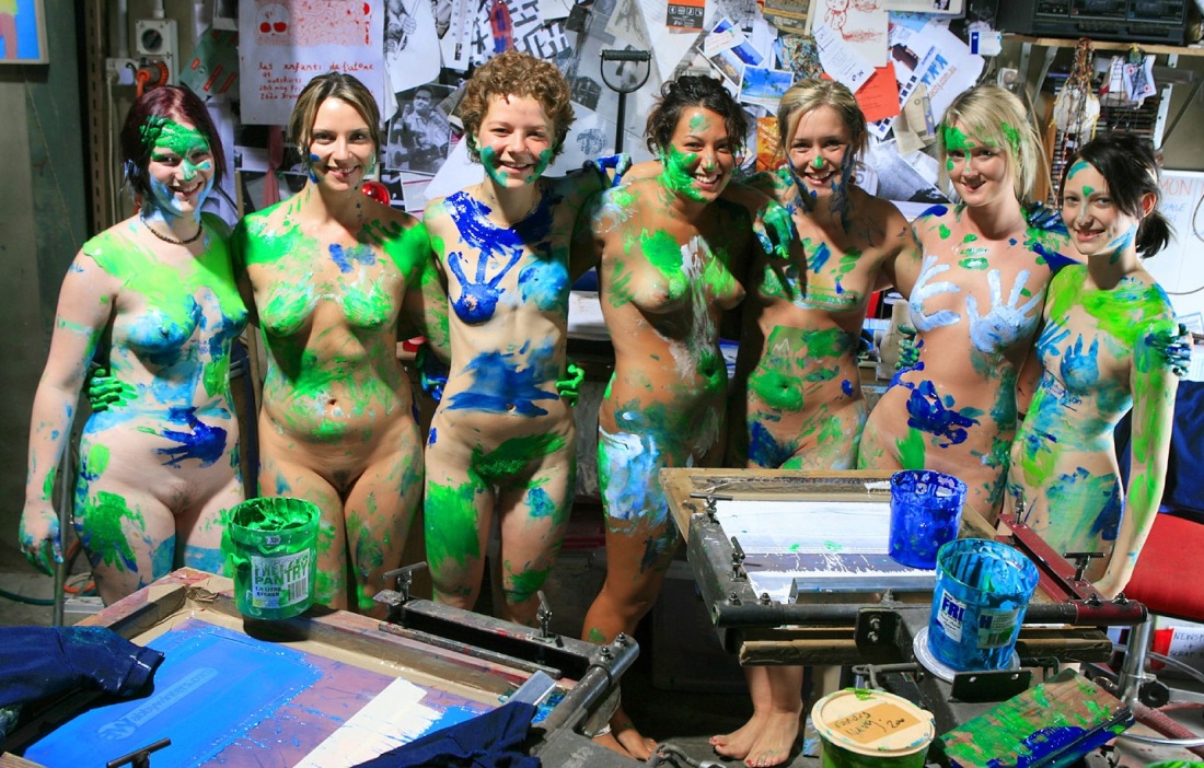 Семейный нудизм боди арт