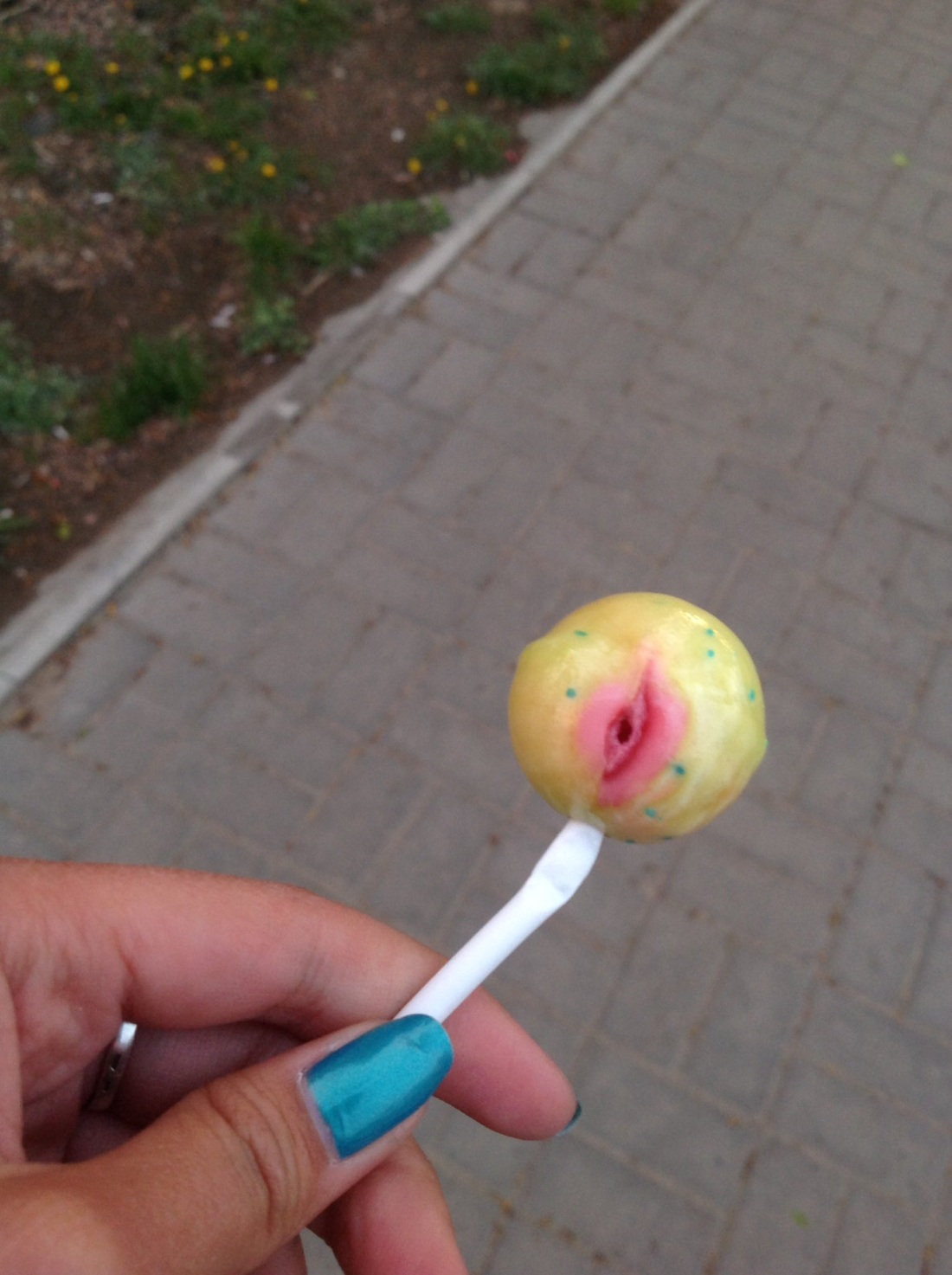 Леденцы в виде половых органов