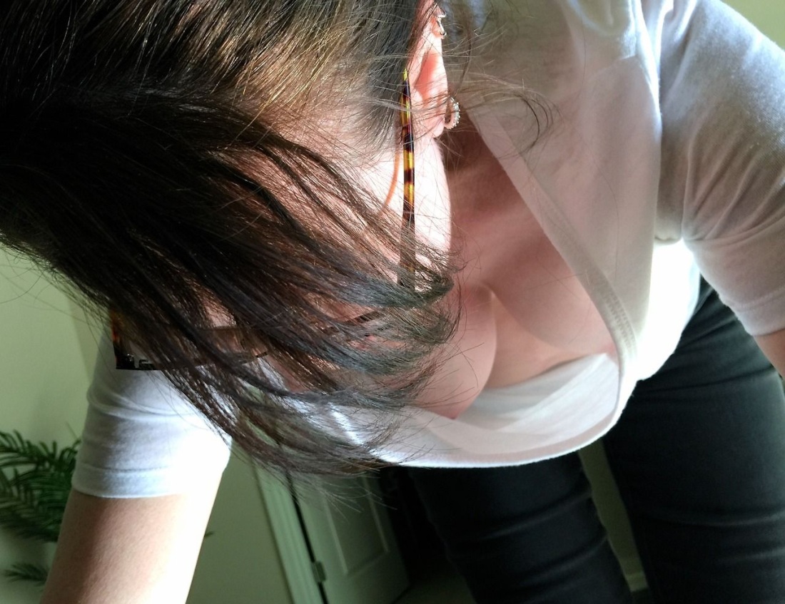 Наклонилась грудь