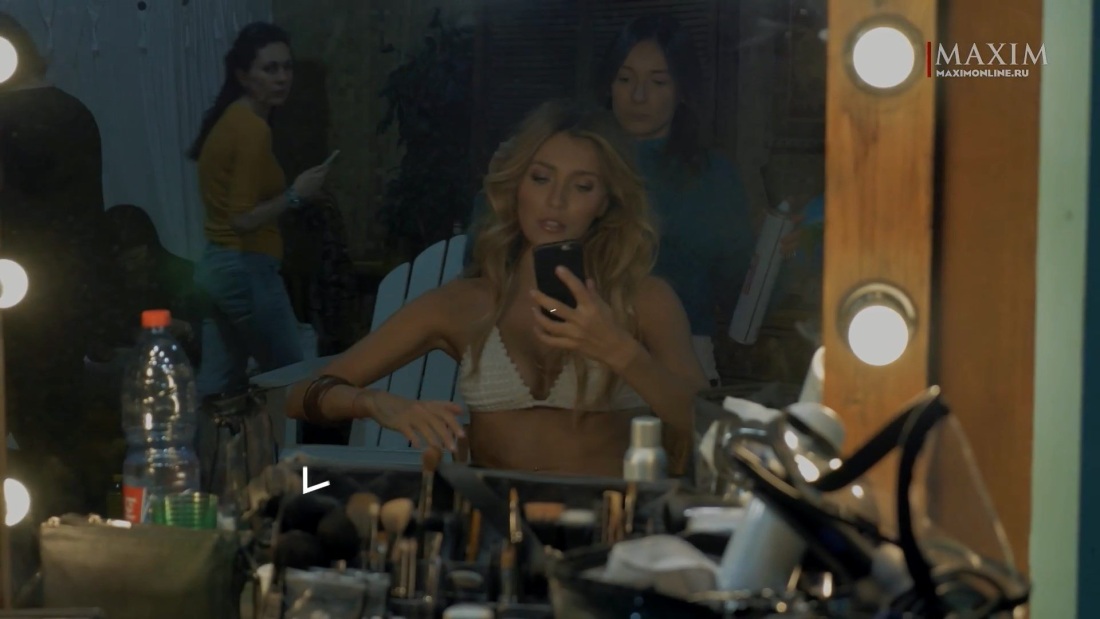 Леся Никитюк попа