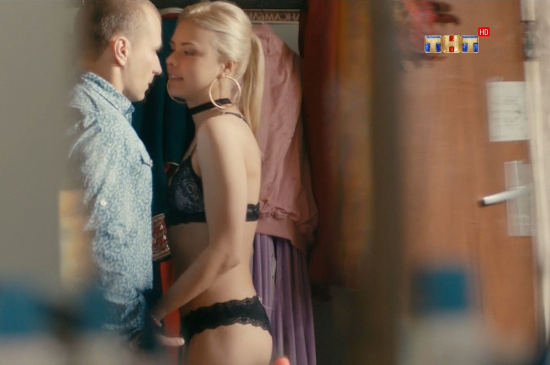 Паулина Андреева голая Саранча