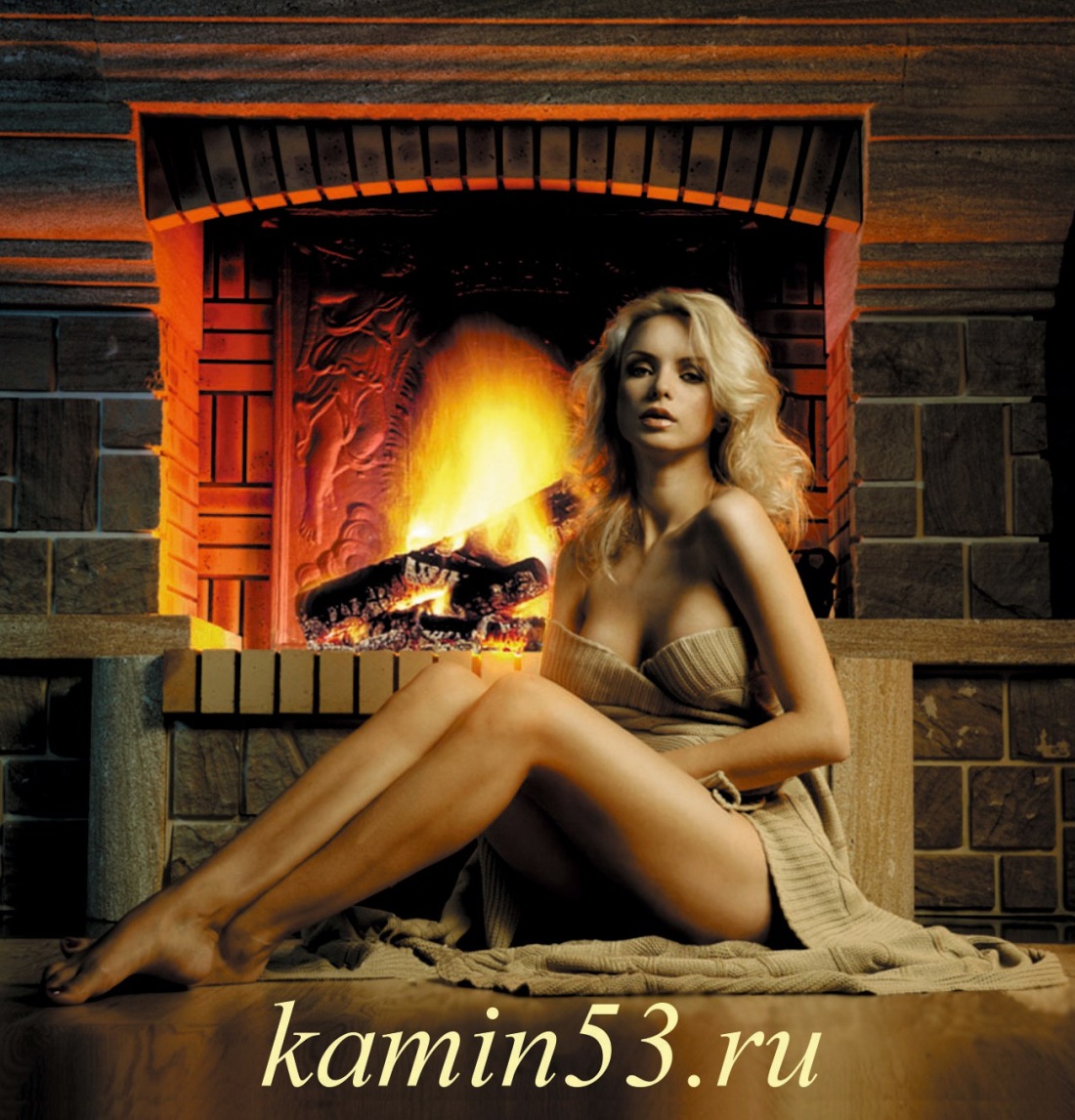 Женщина голая возле камина