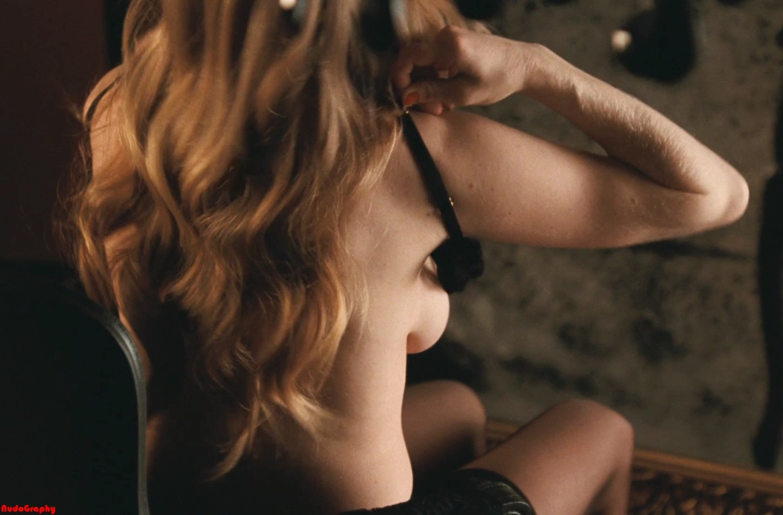 Аманда Сейфрид ню в кино