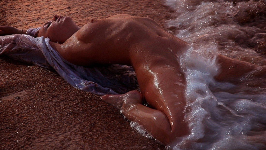 Голые женщины на нудиском пляже