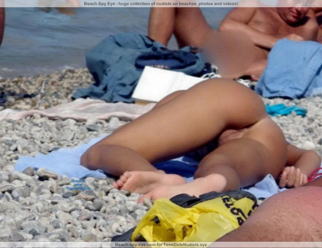 Голые телки на пляже подсмотренное