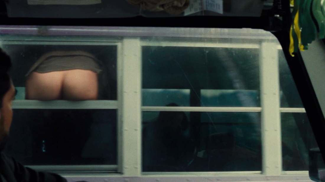 Сандра Буллок попа