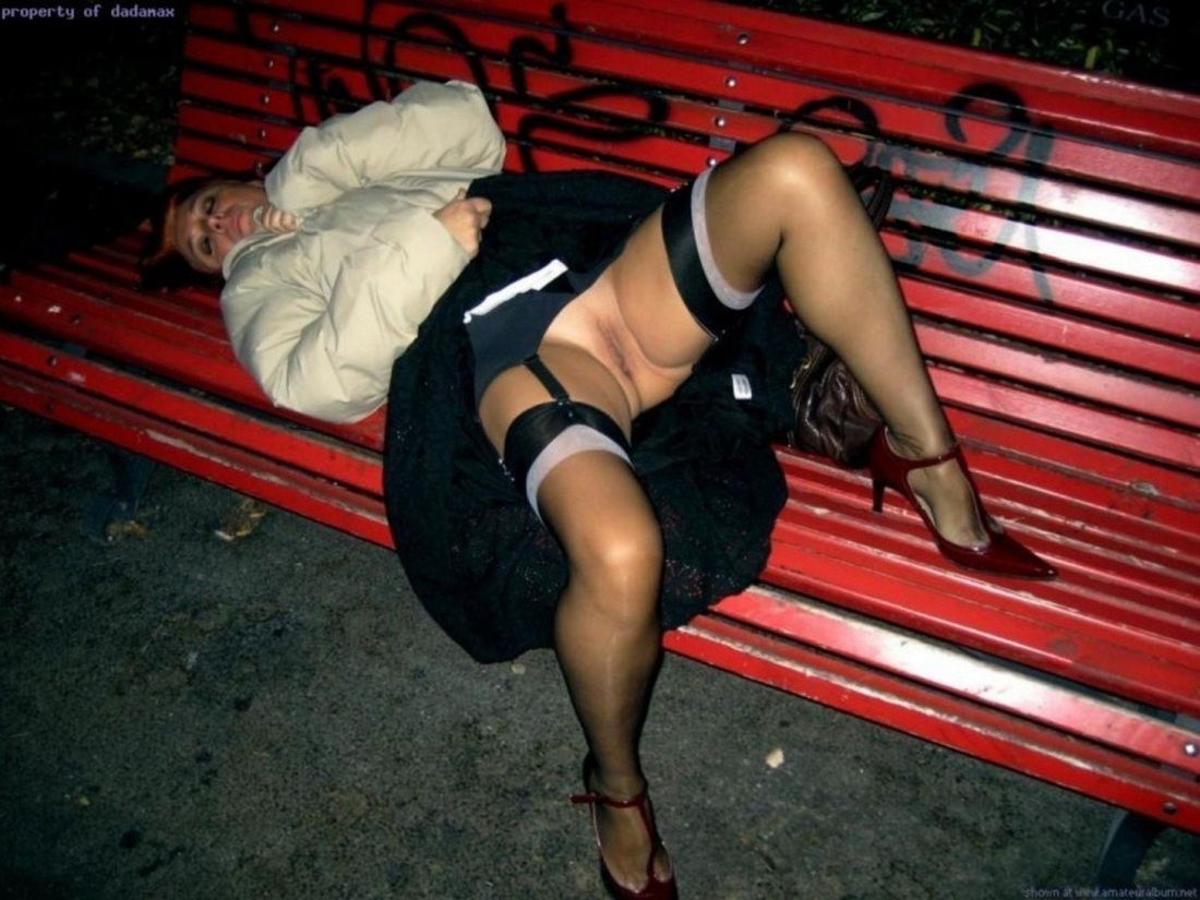 Пьяные в чулках без трусов