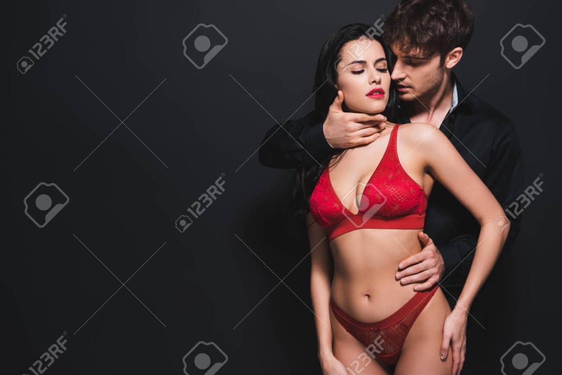Страстные парень и девушка Нижнем белье