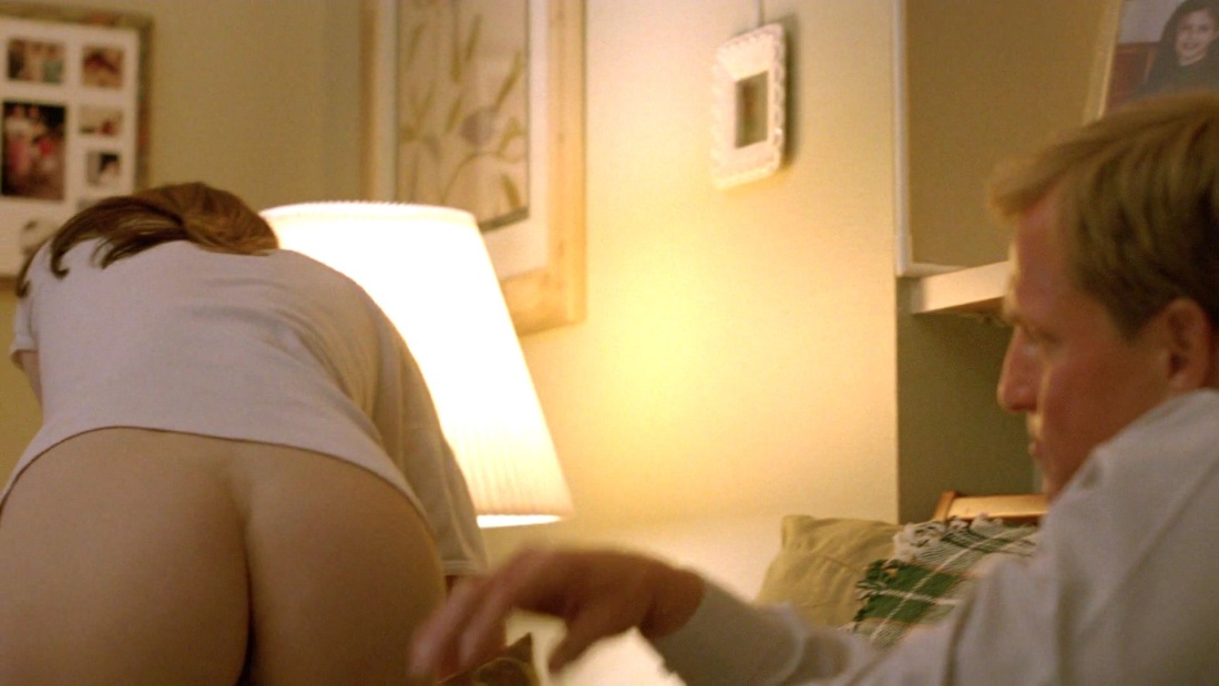 Александра Даддарио голая в фильме