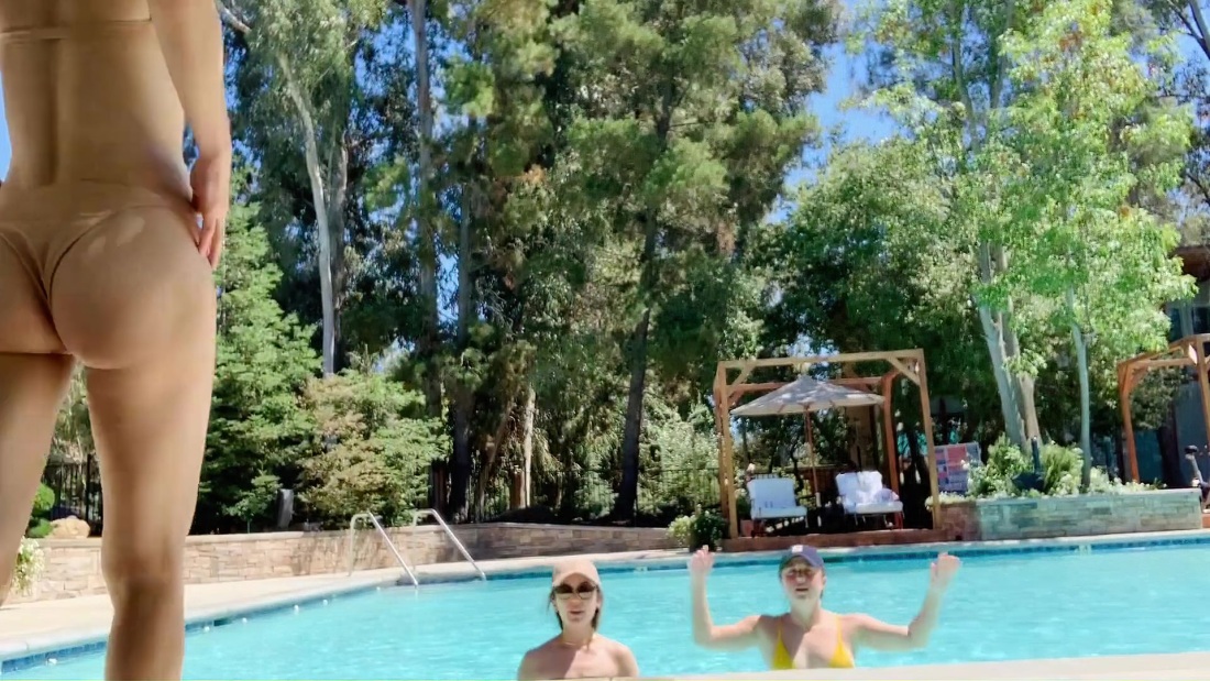 Александра Даддарио голая в фильме