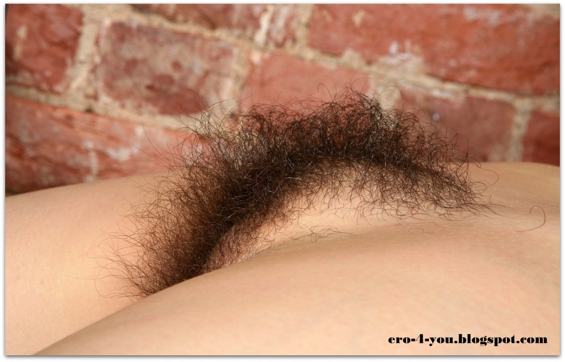 Очень волосатый женский лобок