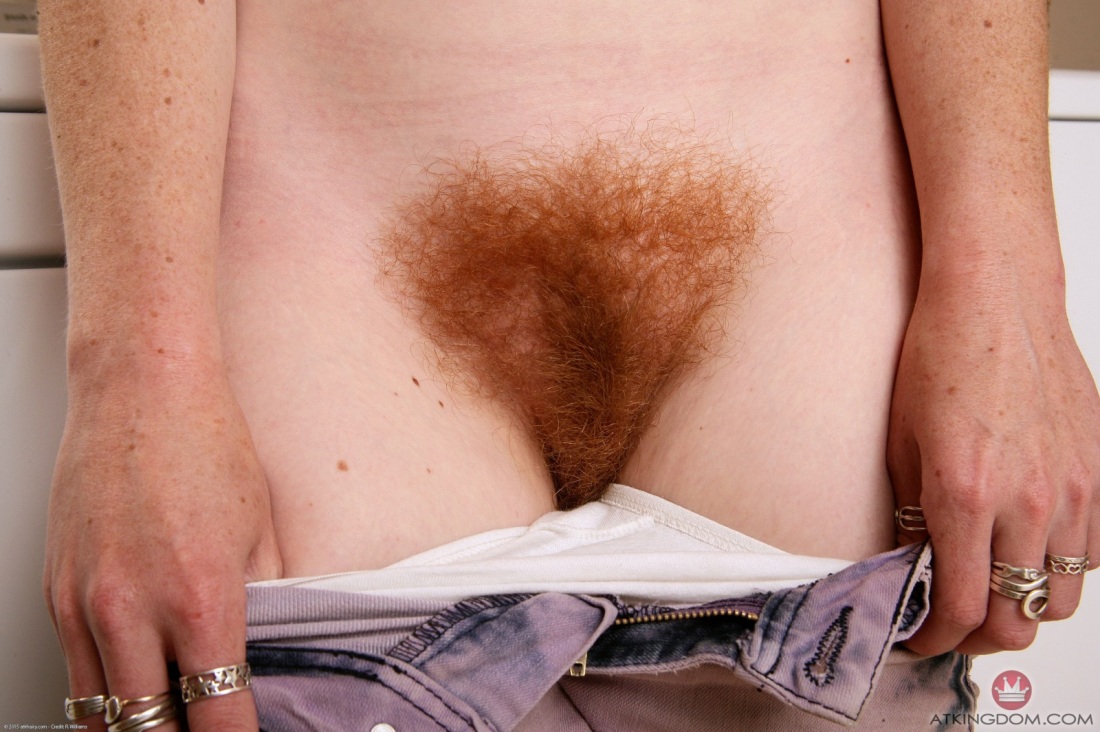 Очень волосатый женский лобок