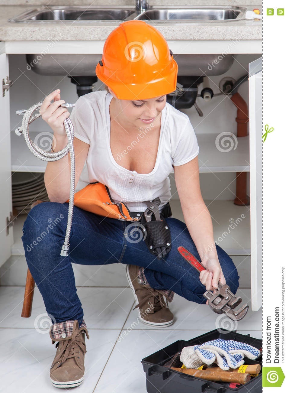 Мама на кухне засветила