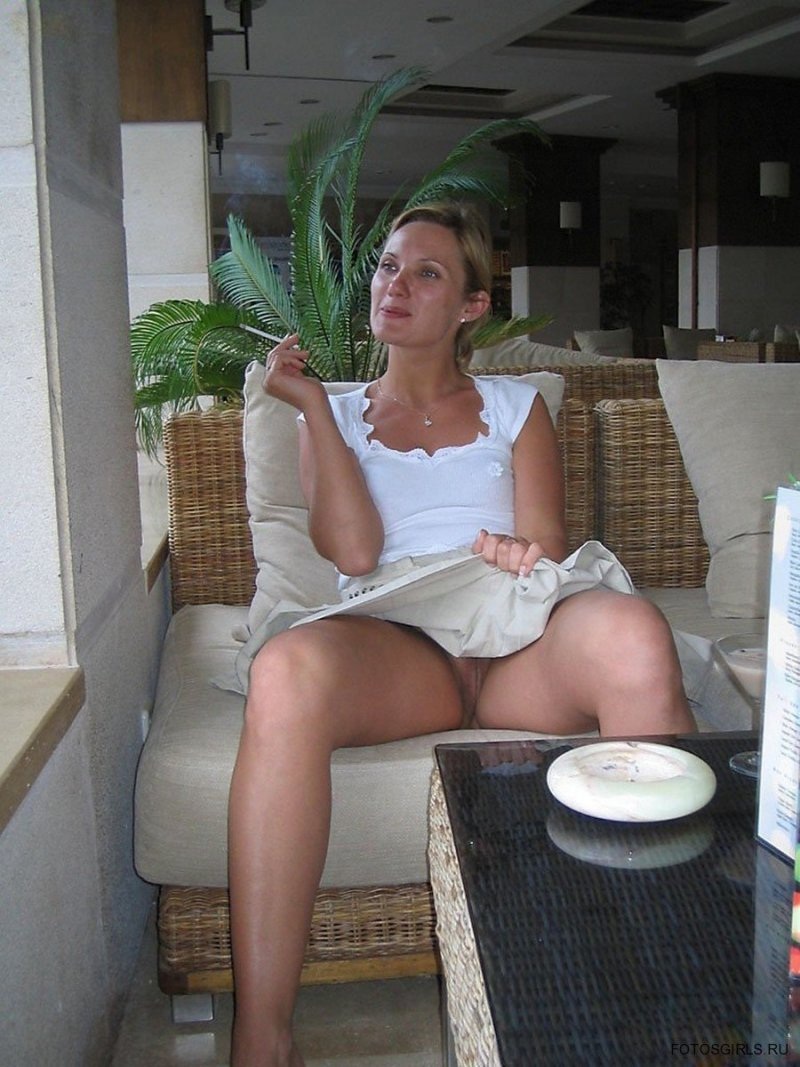 Бритни Спирс без трусов в машине