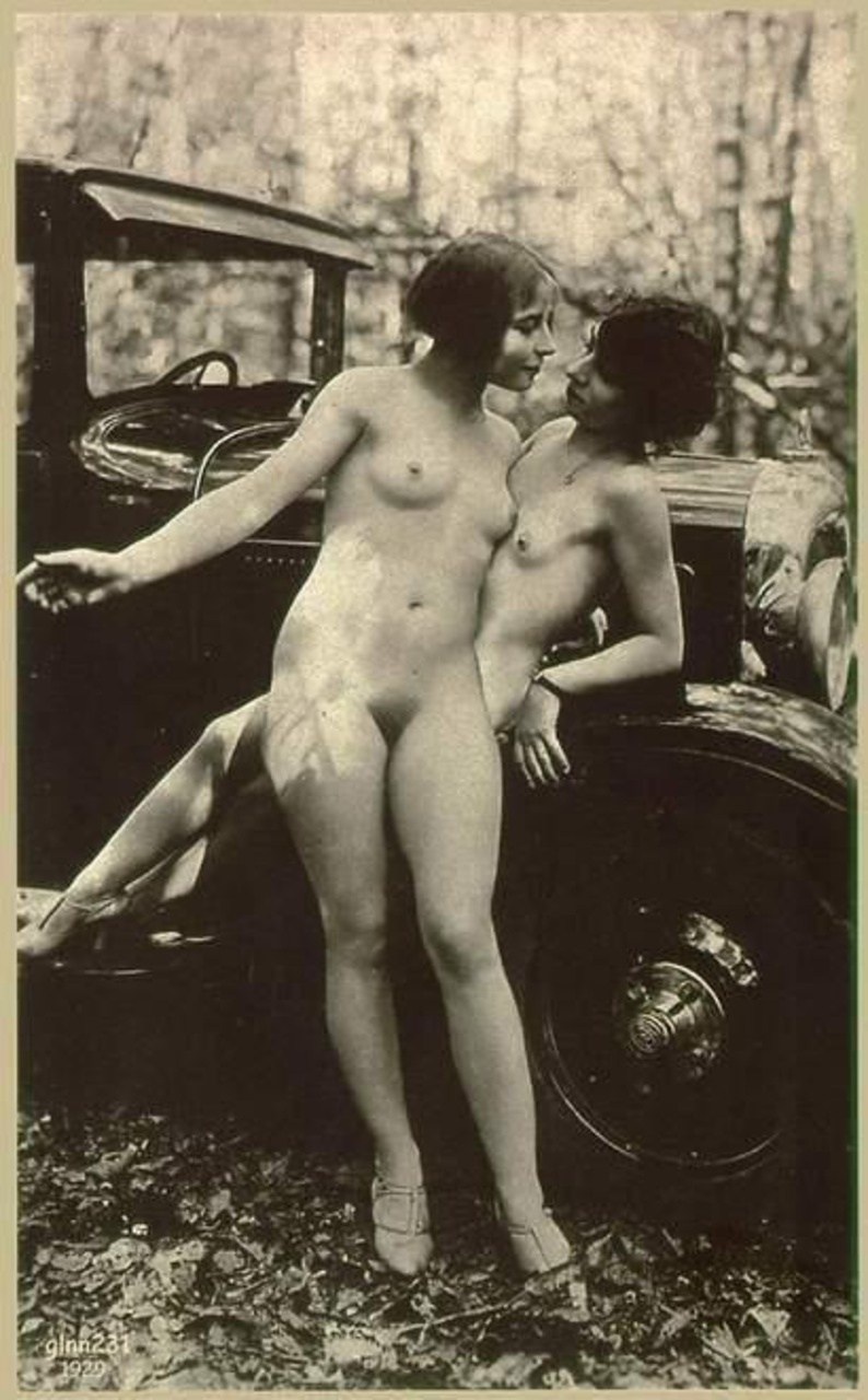 Голые женщины в коммуналке