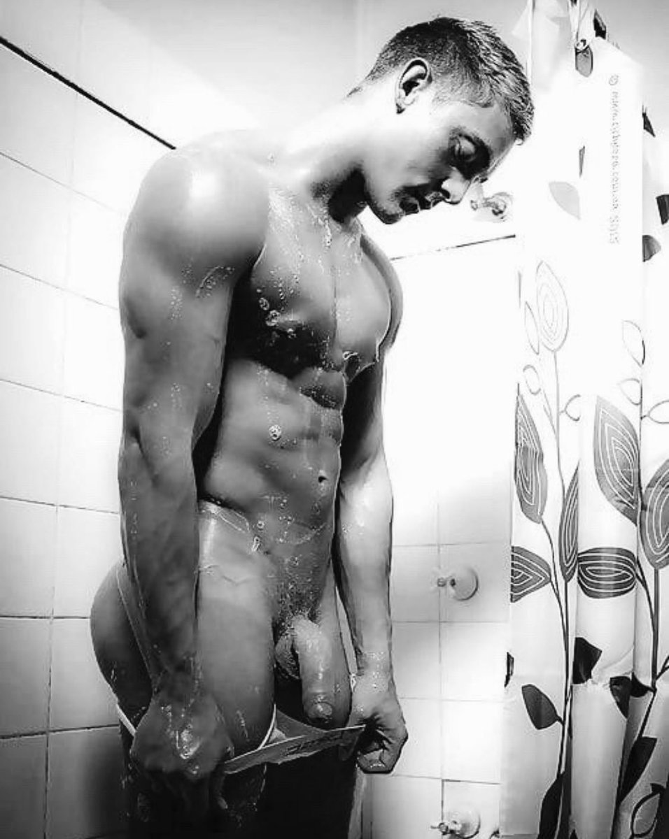 Голые члены парни в душевой