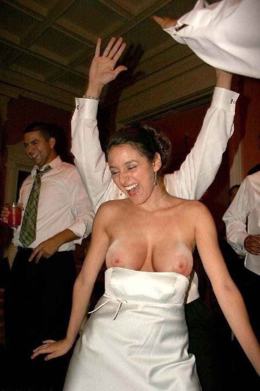 Пьяные девушки без трусиков