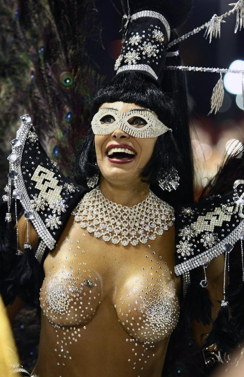 Бразильский карнавал топлес
