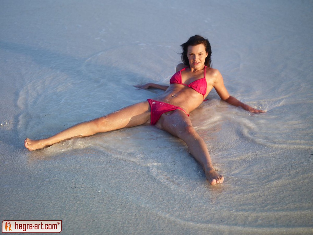 Наташа Королева в купальнике