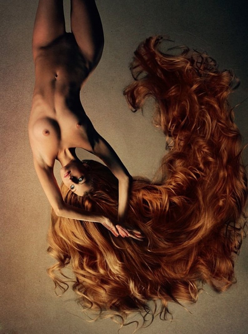 Необычные голые женщины