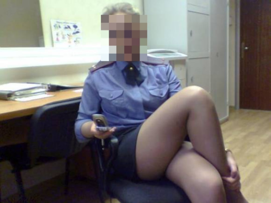 Голые сотрудницы полиции